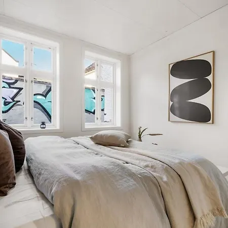 Cozy Hideaway With Private Balcony And Self Check In 卑爾根