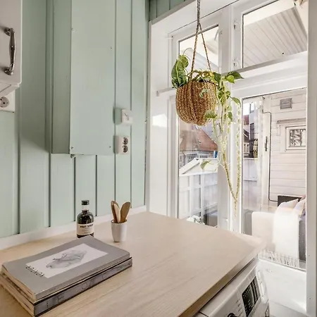 Cozy Hideaway With Private Balcony And Self Check In