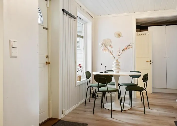 Cozy Hideaway With Private Balcony And Self Check In Bergen